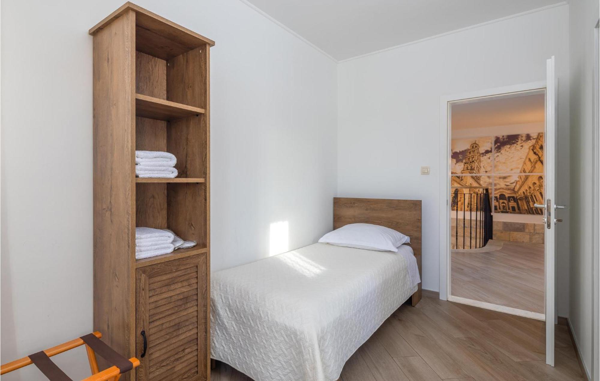Cozy Home In Zrnovnica With Wifi Dış mekan fotoğraf