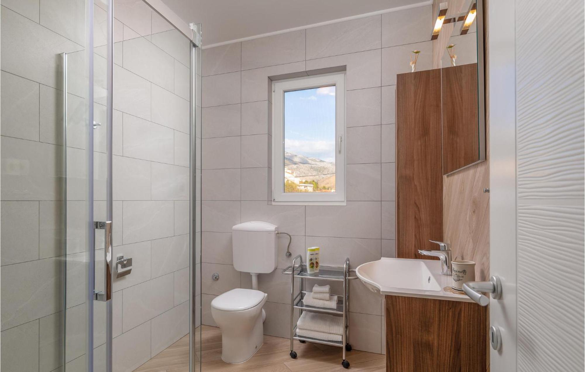 Cozy Home In Zrnovnica With Wifi Dış mekan fotoğraf