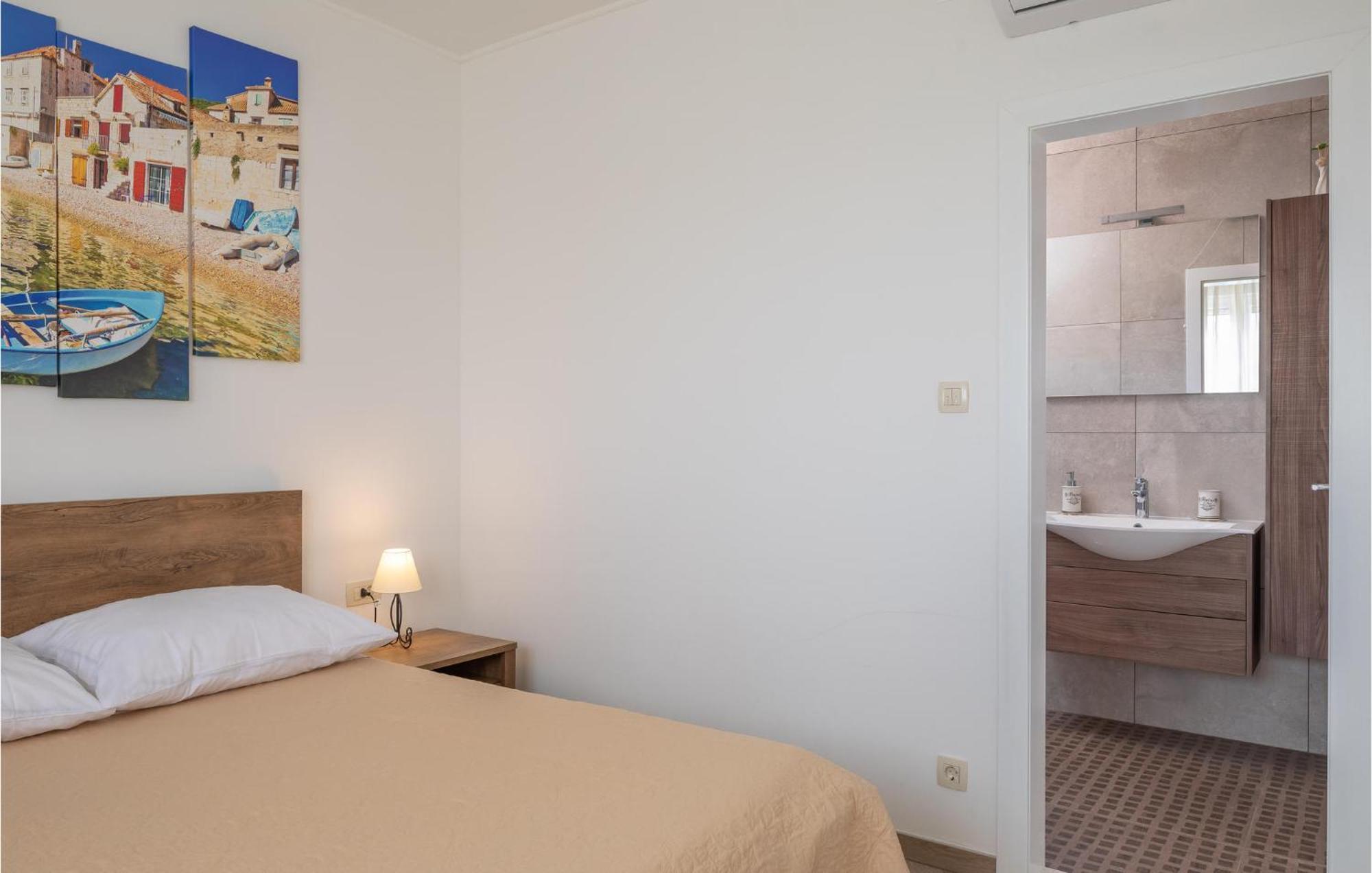 Cozy Home In Zrnovnica With Wifi Dış mekan fotoğraf