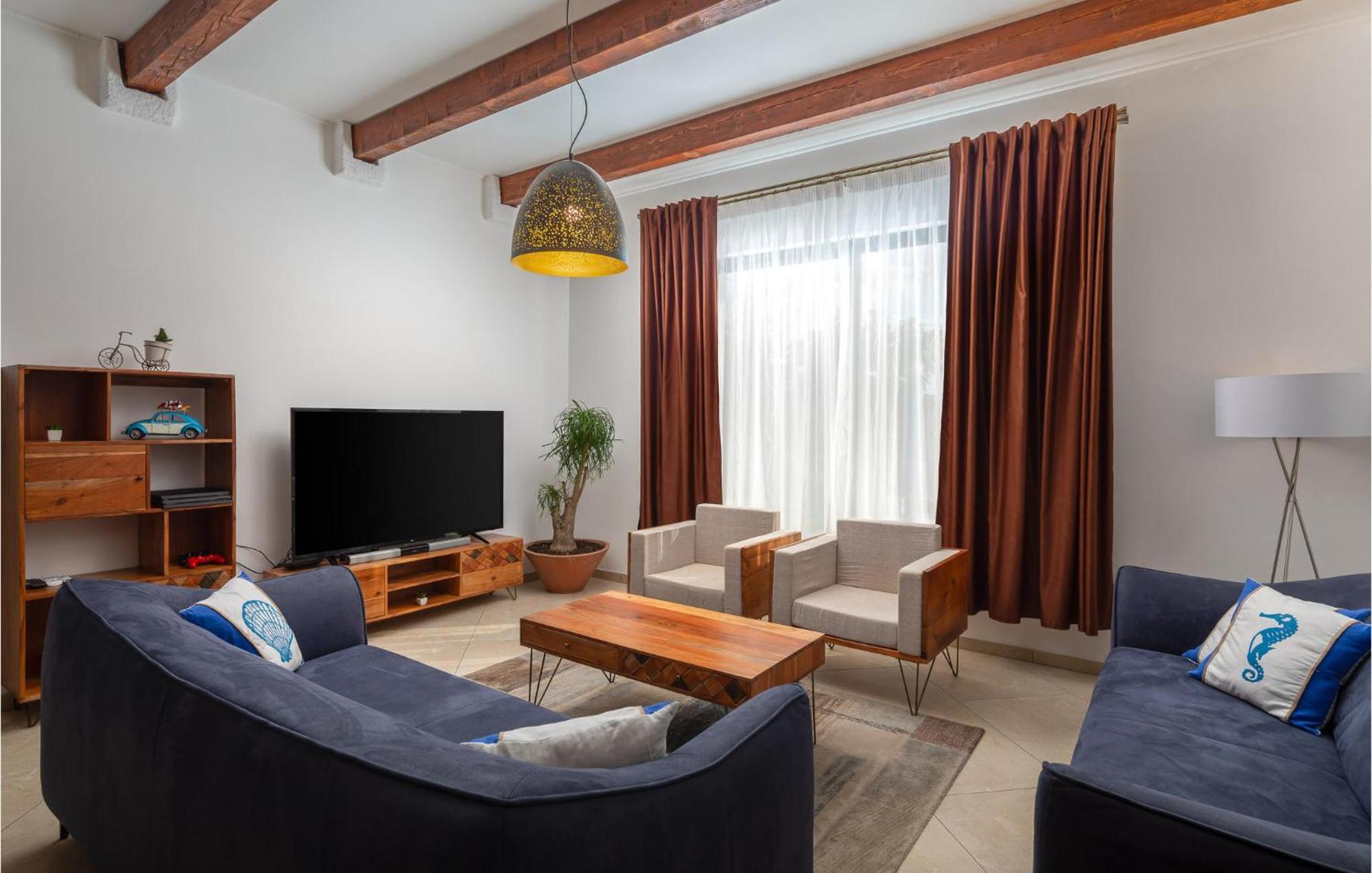Cozy Home In Zrnovnica With Wifi Dış mekan fotoğraf