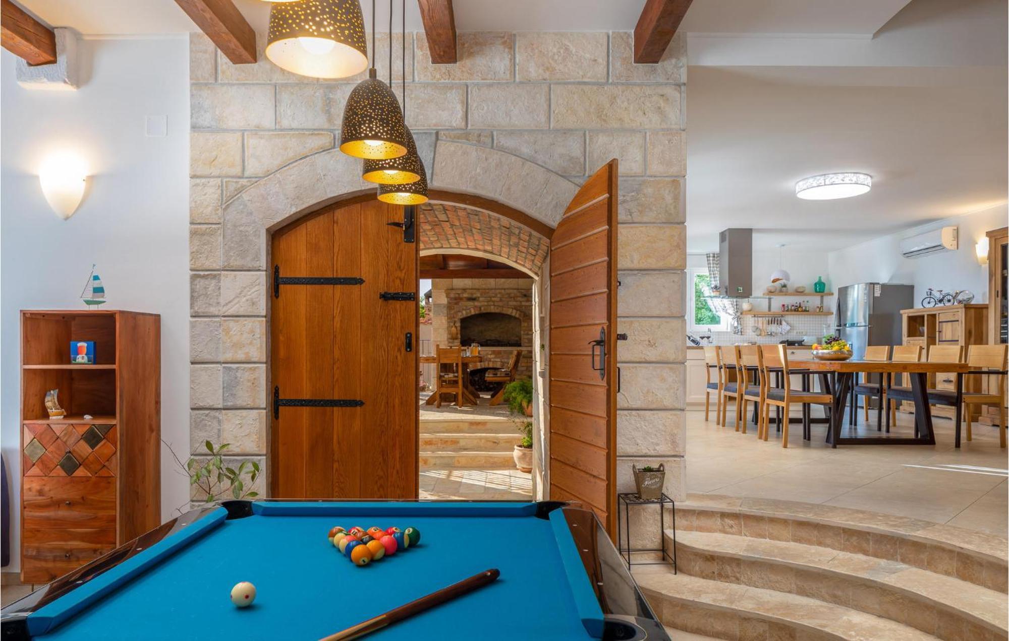 Cozy Home In Zrnovnica With Wifi Dış mekan fotoğraf