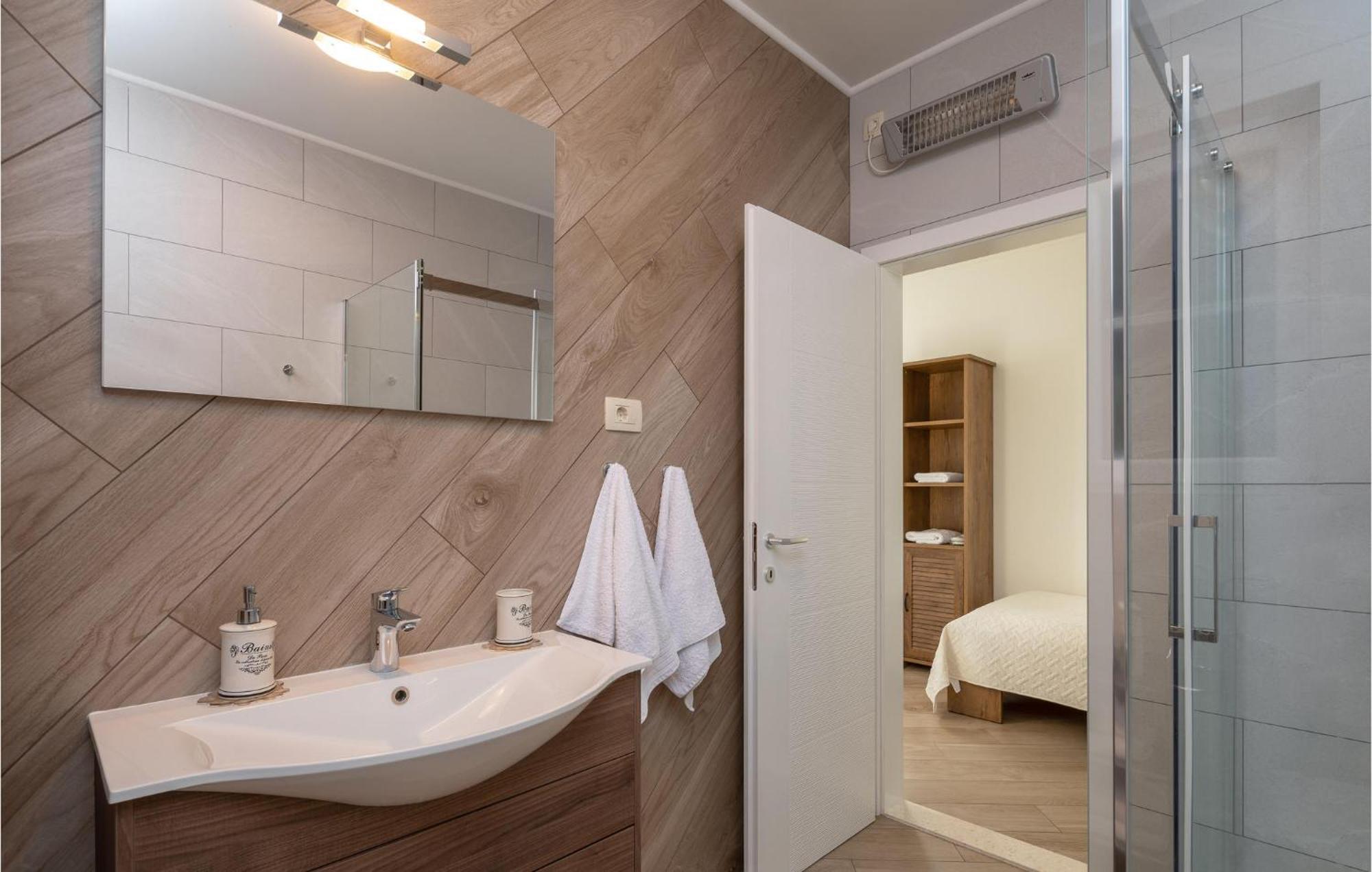 Cozy Home In Zrnovnica With Wifi Dış mekan fotoğraf