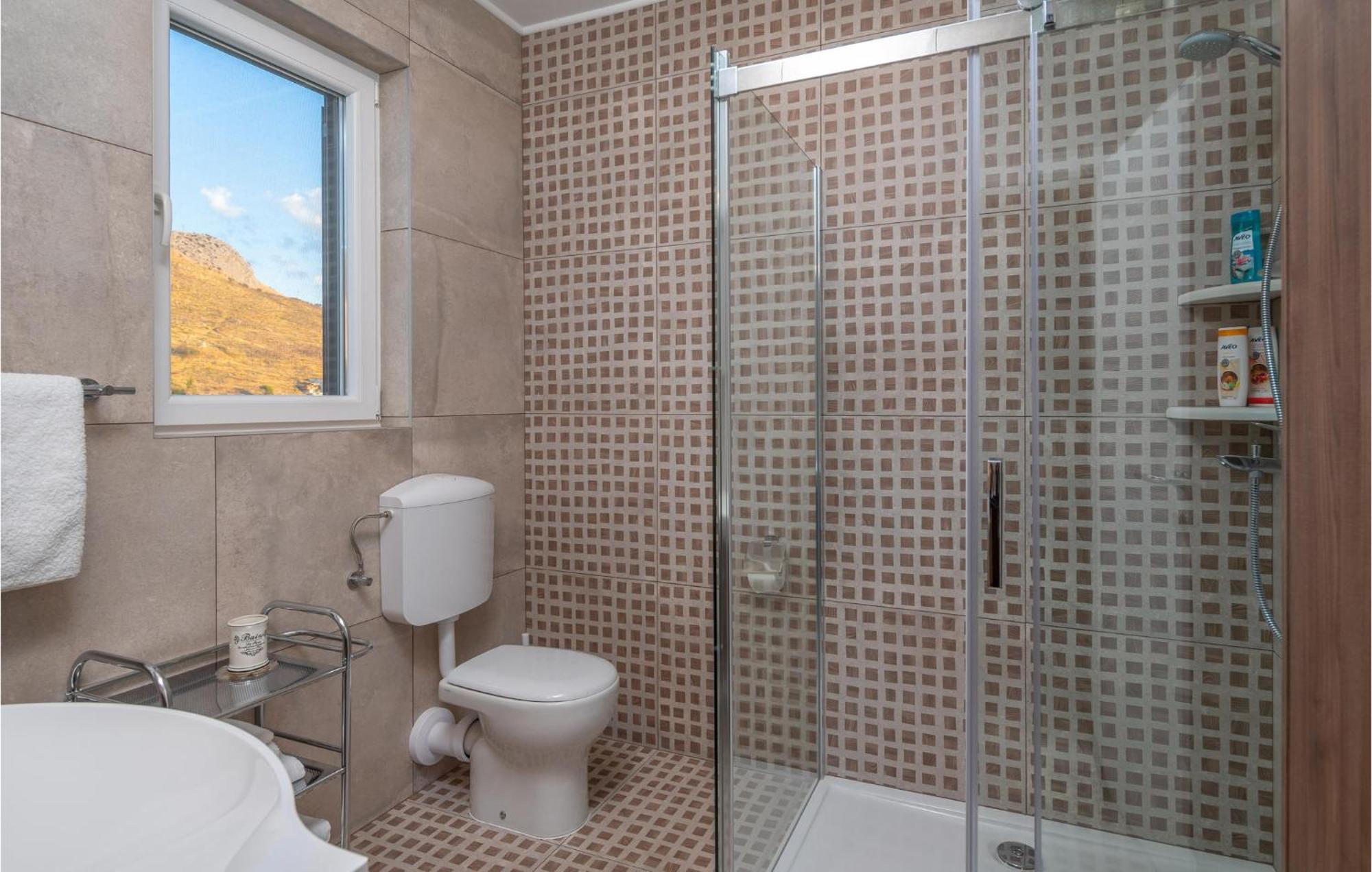 Cozy Home In Zrnovnica With Wifi Dış mekan fotoğraf