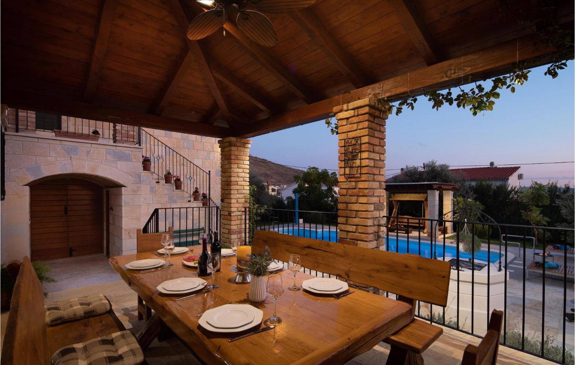 Cozy Home In Zrnovnica With Wifi Dış mekan fotoğraf